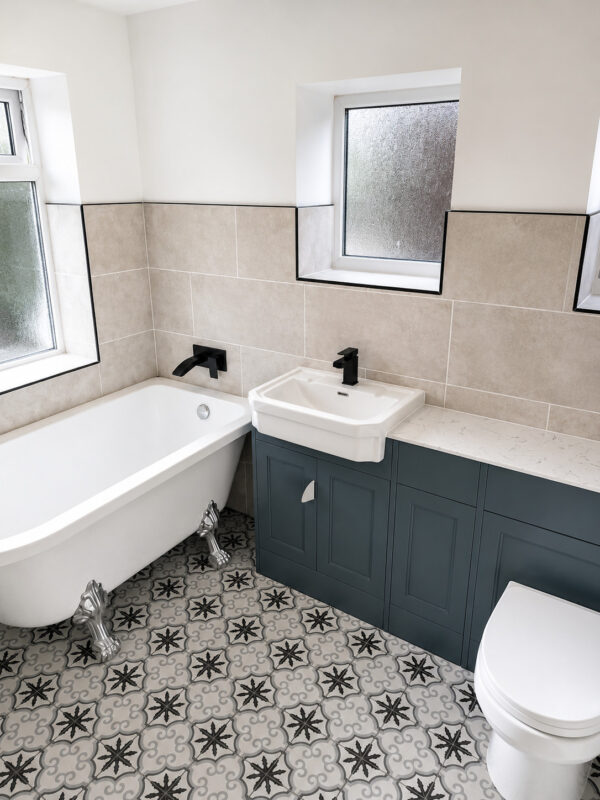 04_REAL_Tiled_Bathroom